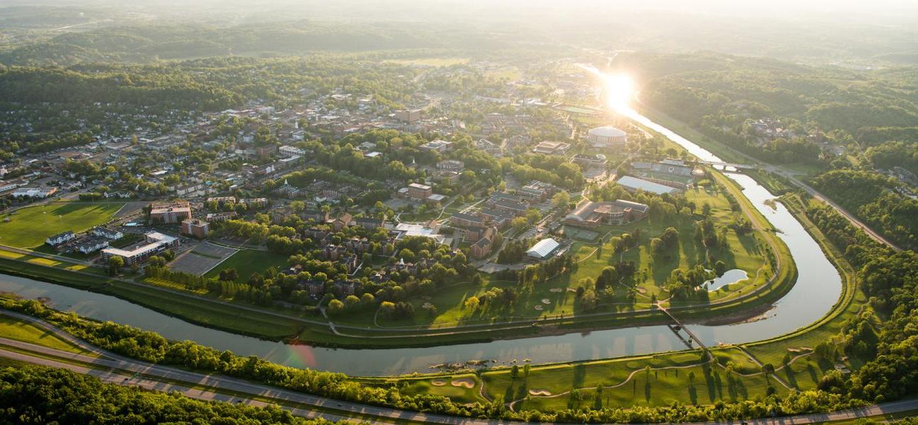 Aerial view of Ohio University's 雅典 campus at sunset